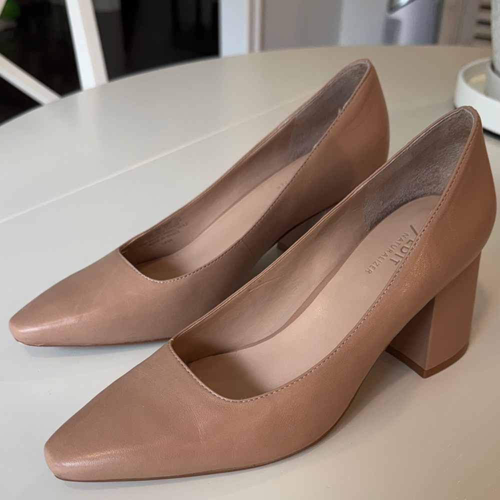 Naturalizer Classic Tan Block Heels